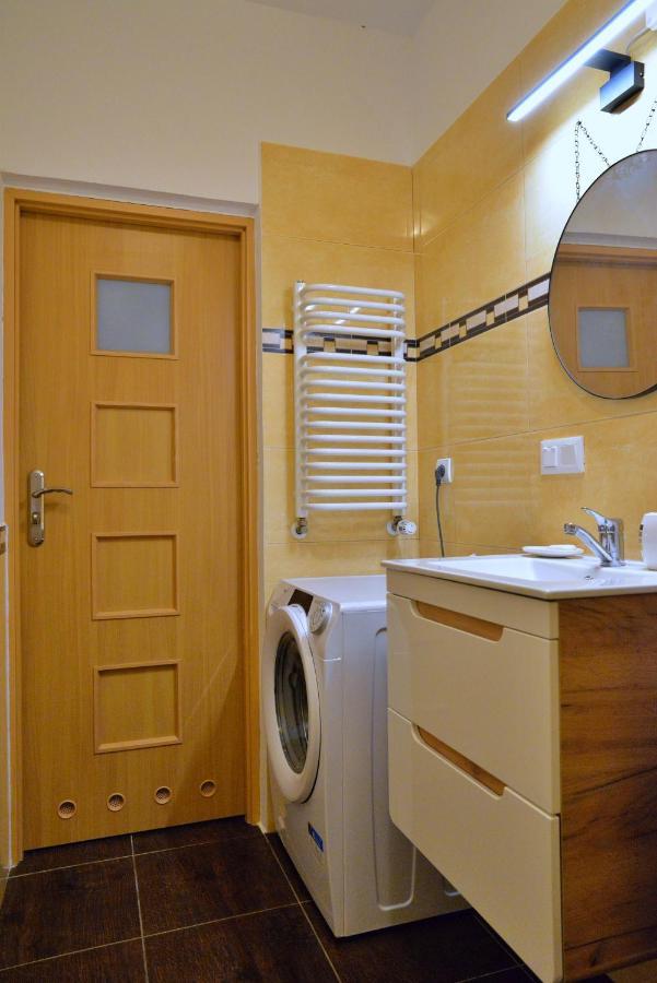 Apartment Ring -